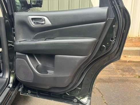 Used 2019 Nissan Pathfinder SL AWD/4WD image 47