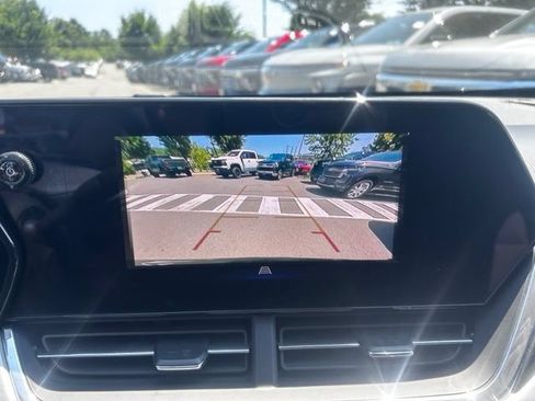 Used 2025 Chevrolet Trax LT FWD image 23