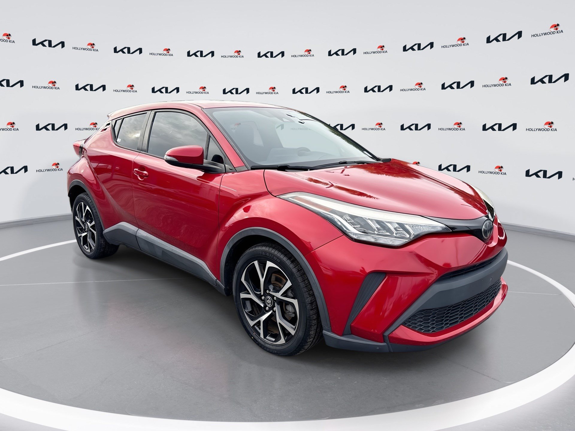 Used 2021 Toyota C-HR XLE FWD image 1