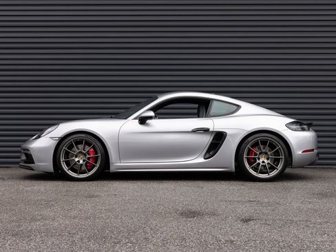 Certified 2022 Porsche 718 Cayman GTS RWD image 2