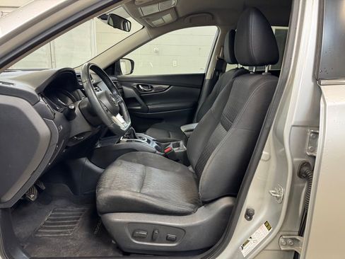 Used 2018 Nissan Rogue SV image 12