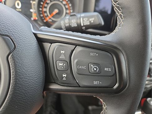 Used 2025 Jeep Wrangler Unlimited Rubicon AWD/4WD image 16