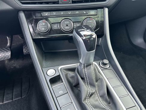 Used 2022 Volkswagen Jetta SE image 28