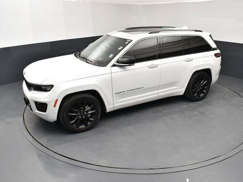 Used 2023 Jeep Grand Cherokee Overland w/ Adv Protech Group III AWD/4WD image 15