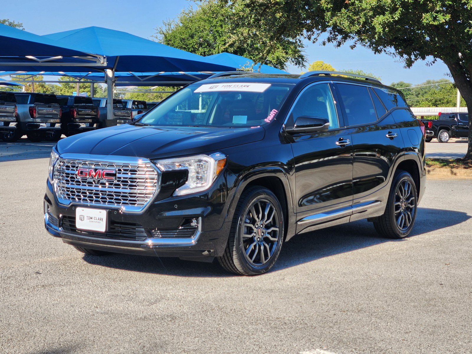 Used 2023 GMC Terrain Denali w/ Black Diamond Edition AWD/4WD image 2