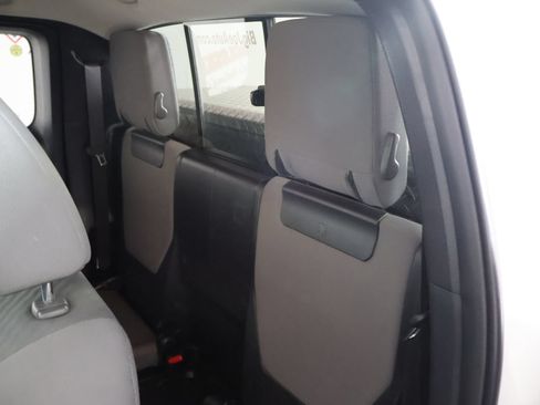 Used 2020 Toyota Tacoma SR5 AWD/4WD image 39