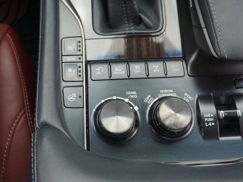Used 2018 Lexus LX 570 4WD w/ Luxury Package image 13