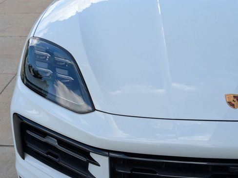 Certified 2025 Porsche Cayenne E-Hybrid AWD/4WD image 12