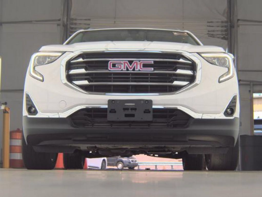 Used 2020 GMC Terrain SLT w/ Preferred Package AWD/4WD image 3