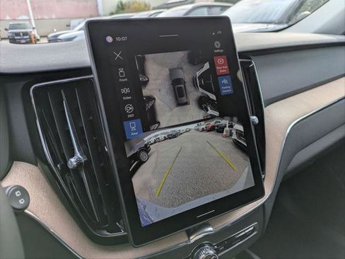 New 2026 Volvo XC60 B5 Plus w/ Climate Package PRO image 9