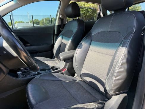 Used 2018 Kia Niro EX w/ EX Touring Graphite Edition FWD image 12