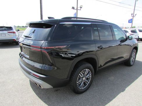 Used 2025 Chevrolet Traverse LT FWD image 7