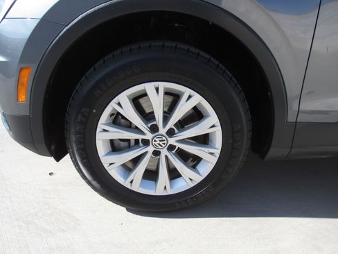 Used 2020 Volkswagen Tiguan S image 4
