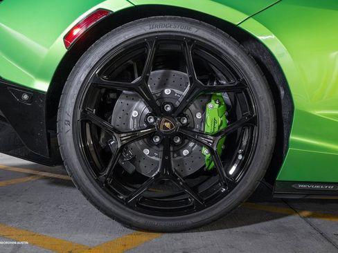 Used 2024 Lamborghini Revuelto image 14
