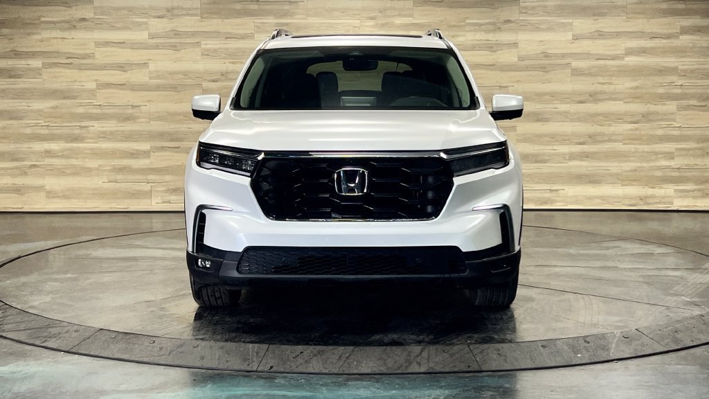 Used 2025 Honda Pilot Elite image 4