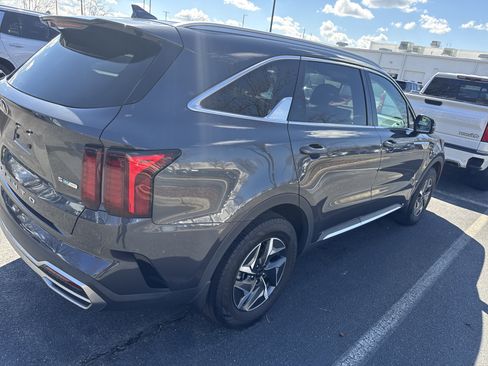 Used 2021 Kia Sorento S image 10