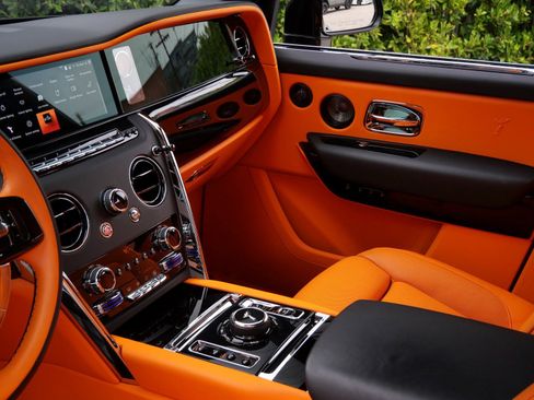 Certified 2025 Rolls-Royce Cullinan image 25