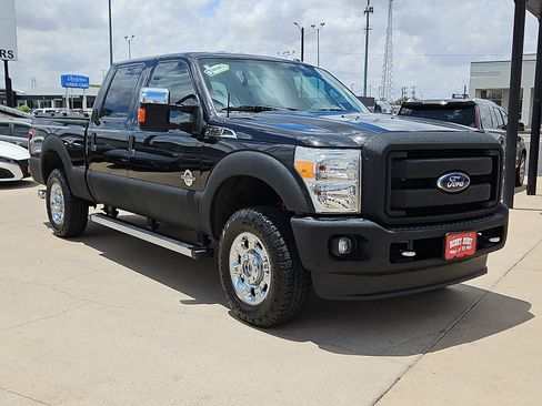 Used 2015 Ford F250 XLT w/ XLT Premium Package AWD/4WD image 4
