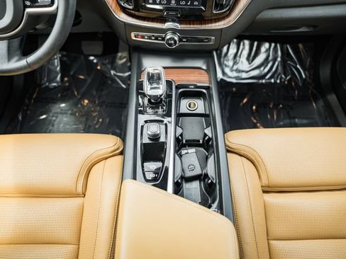 Used 2023 Volvo XC60 B5 Ultimate w/ Climate Package AWD/4WD image 28