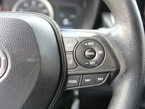Used 2021 Toyota Corolla LE FWD image 17