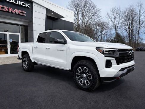 Used 2025 Chevrolet Colorado Z71 AWD/4WD image 7