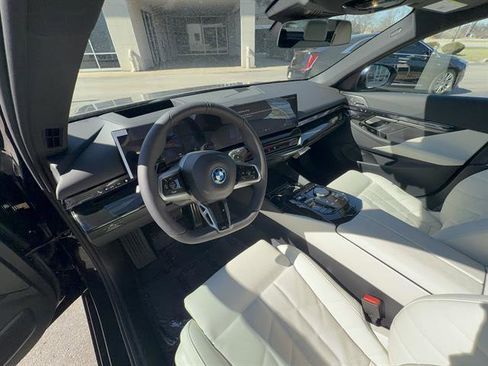 New 2026 BMW 550e xDrive image 9