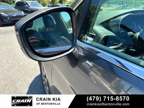 Used 2022 Chrysler Pacifica Touring-L FWD image 13