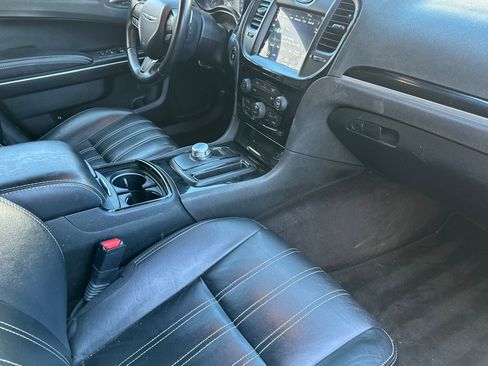 Used 2018 Chrysler 300 S RWD image 18