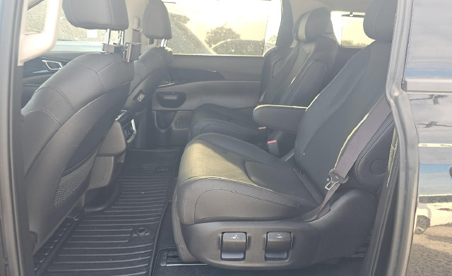 Used 2025 Kia Carnival SX Prestige FWD image 5