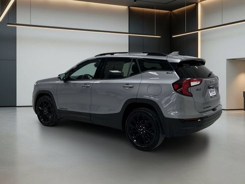 Used 2024 GMC Terrain SLT w/ Elevation Edition FWD image 3