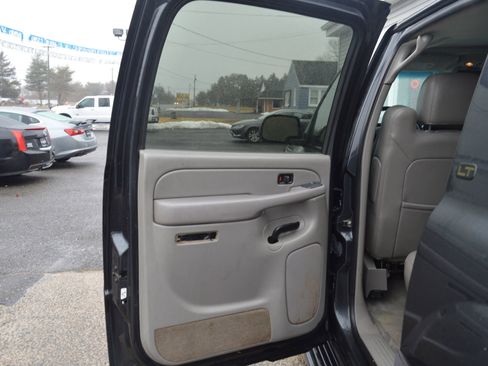 Used 2005 Chevrolet Avalanche Z71 w/ Sun And Sound Package image 25