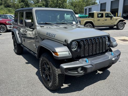 Used 2023 Jeep Wrangler Unlimited w/ 8.4" Radio Group AWD/4WD image 3
