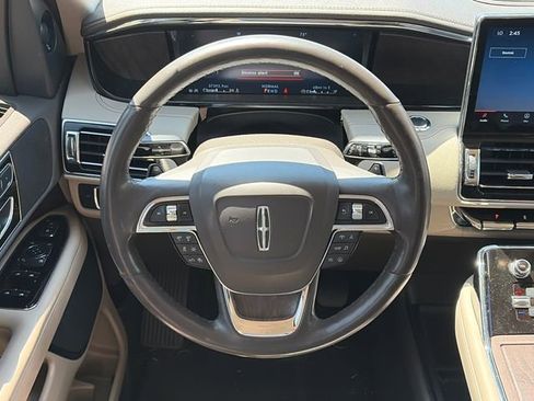 Used 2023 Lincoln Navigator 4WD image 16
