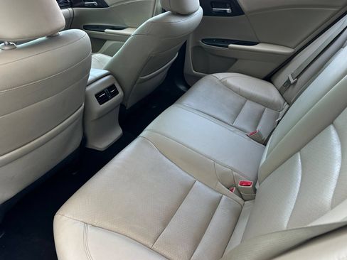 Used 2016 Honda Accord Touring image 14