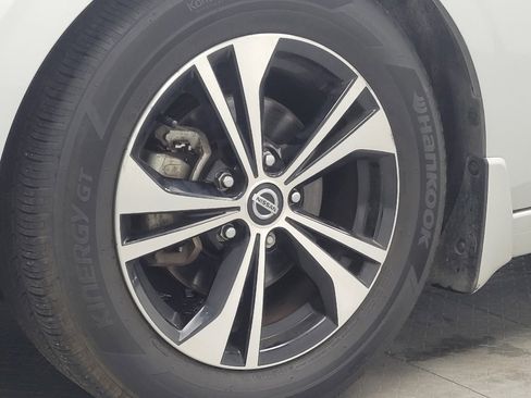 Used 2020 Nissan Sentra SV image 31