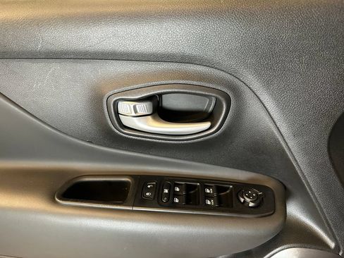 Used 2023 Jeep Renegade Latitude AWD/4WD image 18