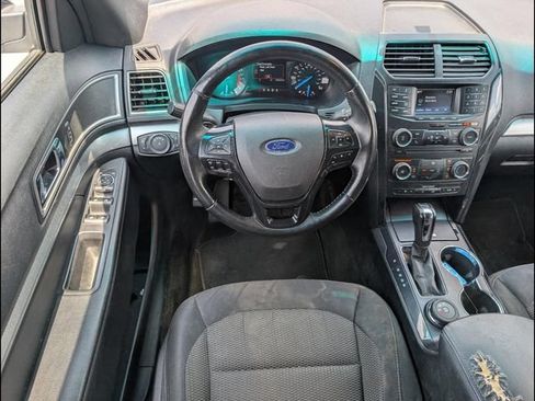 Used 2016 Ford Explorer XLT AWD/4WD image 8