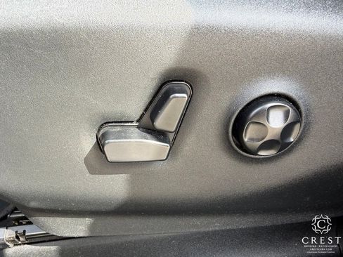 Used 2017 Chrysler Pacifica Limited FWD image 12