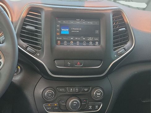 Used 2020 Jeep Cherokee Latitude Plus FWD image 10
