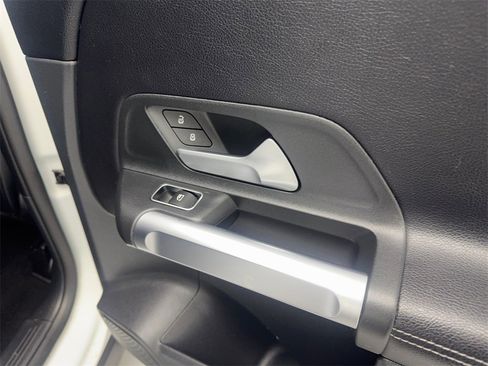 Used 2022 Mercedes-Benz GLB 250 w/ Premium Package Lite image 41