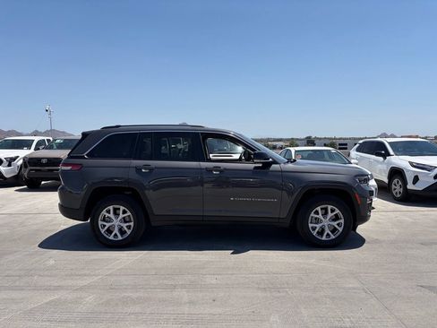 Used 2022 Jeep Grand Cherokee Limited AWD/4WD image 3