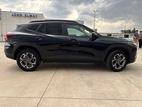 Used 2024 Chevrolet Trax LT FWD image 4
