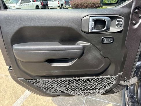 Used 2025 Jeep Wrangler Unlimited Rubicon AWD/4WD image 23