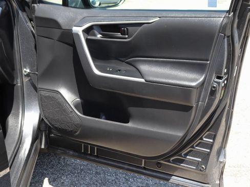 Used 2021 Toyota RAV4 LE w/ Carpet Mat Package (TMS) AWD/4WD image 38