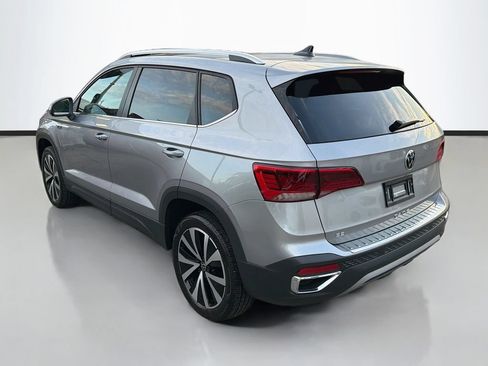 Used 2023 Volkswagen Taos SE FWD image 5