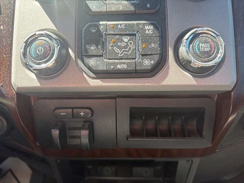 Used 2016 Ford F250 Lariat w/ Lariat Ultimate Package AWD/4WD image 35