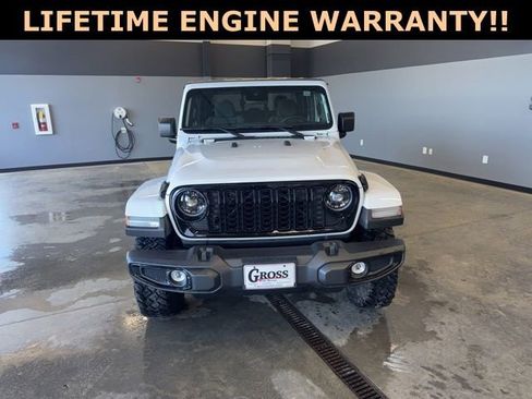 Used 2024 Jeep Gladiator Sport AWD/4WD image 3