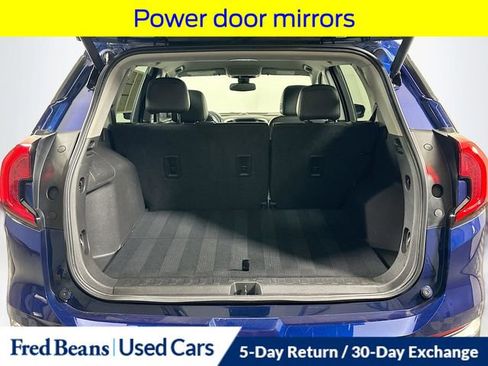 Used 2023 GMC Terrain SLT image 31