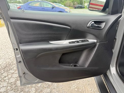 Used 2020 Dodge Journey SE FWD image 21
