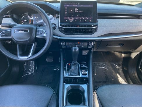 Used 2024 Jeep Compass Latitude image 11